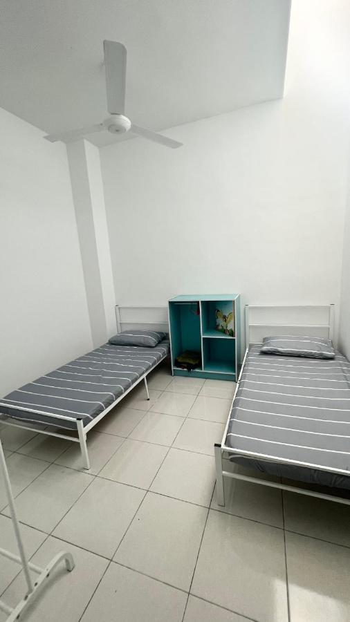 Homestay Near Plaza Tol Bandar Ainsdale Labu Exterior photo